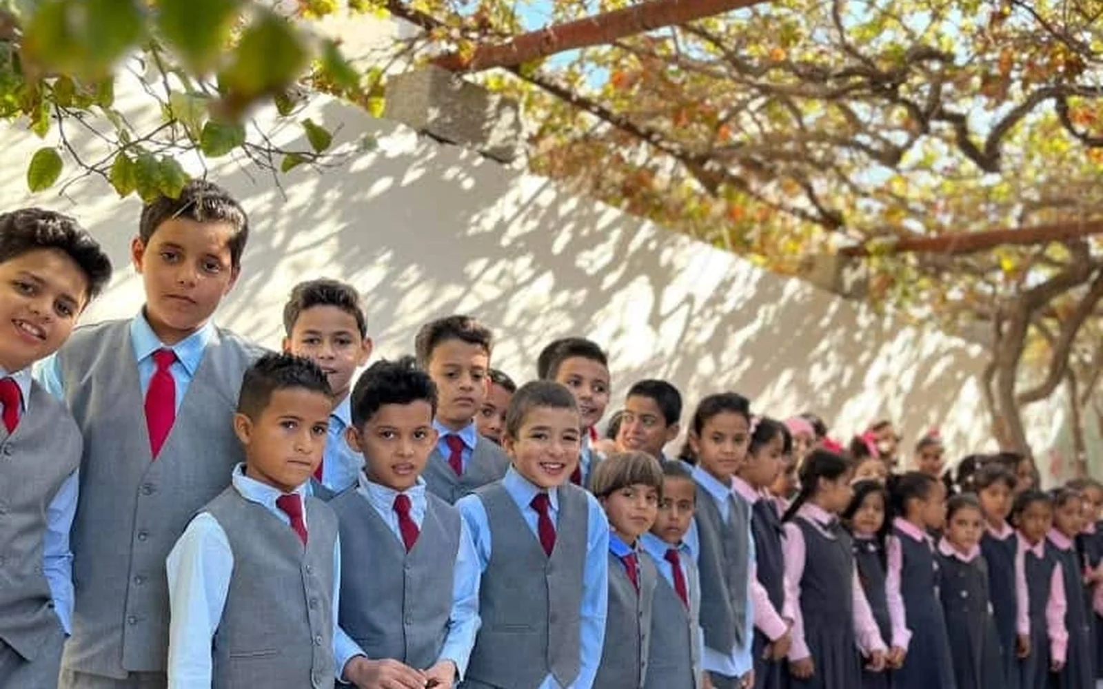 طلبة مدرسة الأنوار الذهبية